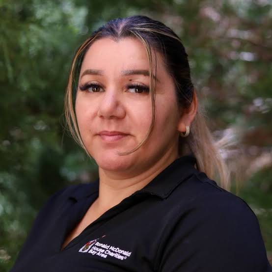 Retrato de María G., directora de operaciones, cliente Century Labo en México